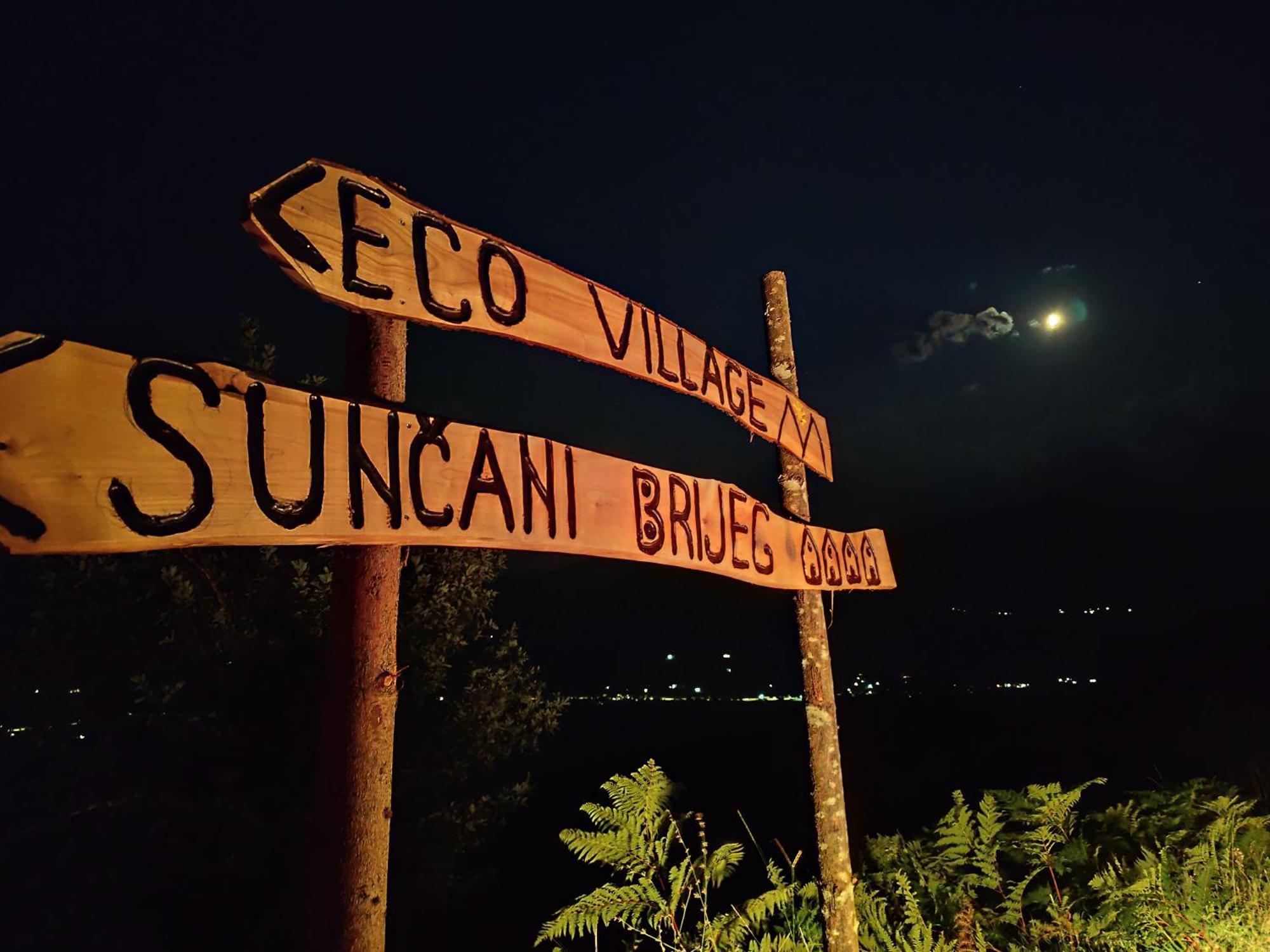 Suncani Brijeg Eco Village Plav Bagian luar foto